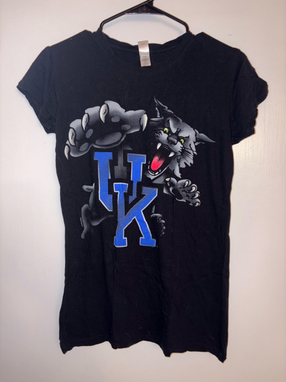🍀4 for 25🍀 NCAA | UK Wildcat Spray Paint Style Tee